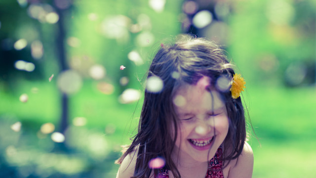 Little girl grass flower hair free wallpaper for desktop - medium preview image