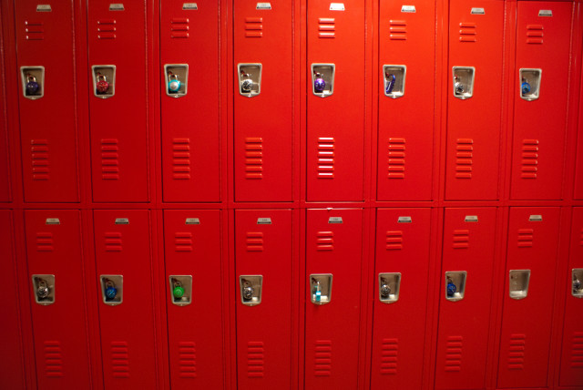 Red lockers clocks row door free wallpaper for desktop - medium preview image