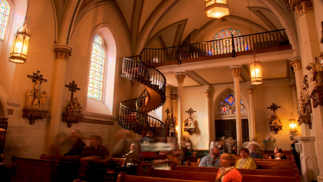 Church crowd spiral staircase interior free wallpaper for desktop - medium preview image