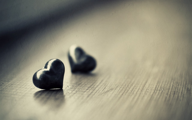 Hearts couple table blurry wood free wallpaper for desktop - medium preview image