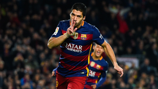 Soccer player funny face running free wallpaper for desktop - medium preview image