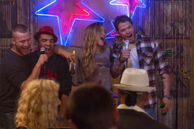 Group singing microphones room star free wallpaper for desktop - medium preview image