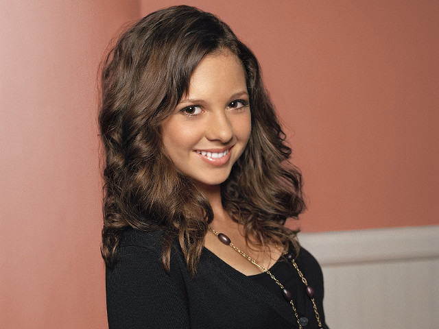 Woman long hair necklace smiling #4 free wallpaper for desktop - medium preview image