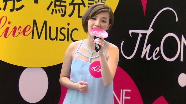 Woman holding pink object microphone free wallpaper for desktop - medium preview image