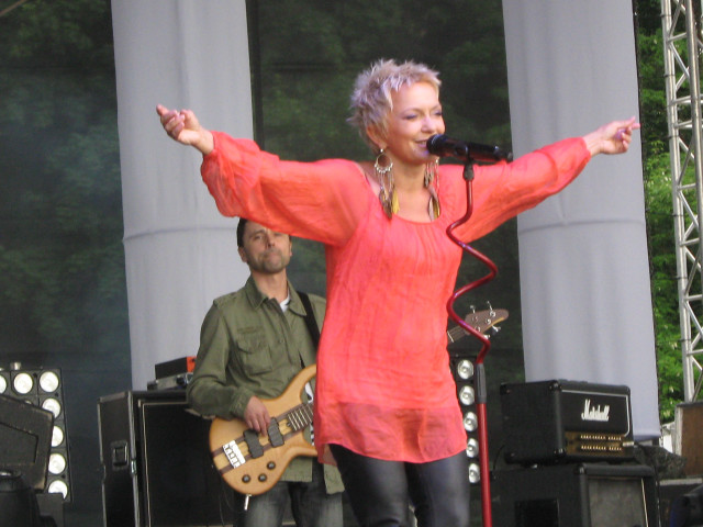 Eva shvankmajerova stage singing guitar free wallpaper for desktop - medium preview image