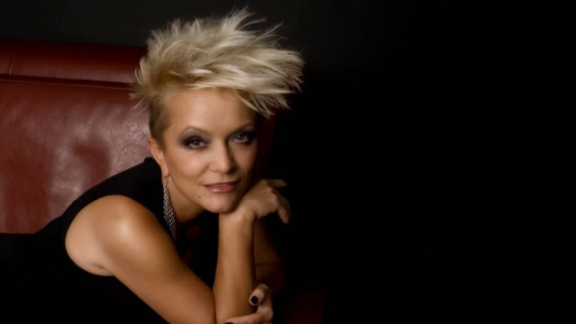 Blonde woman red couch hand free wallpaper for desktop - medium preview image