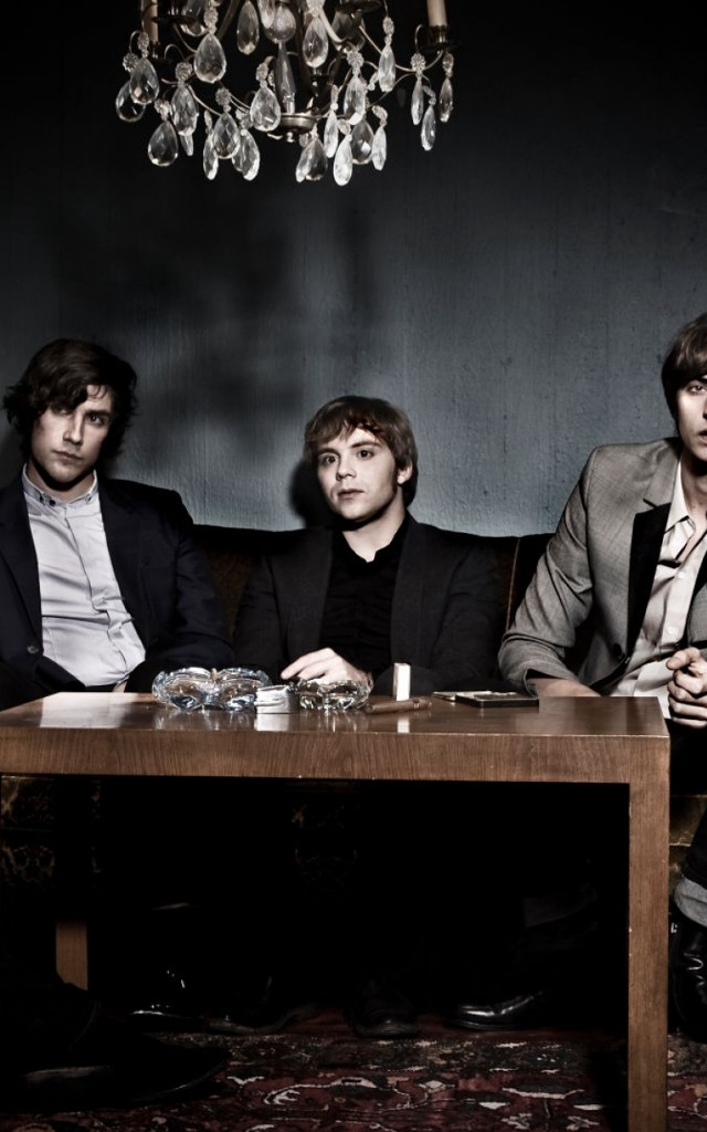 Men table chandelier ceiling group free wallpaper for mobile - medium preview image