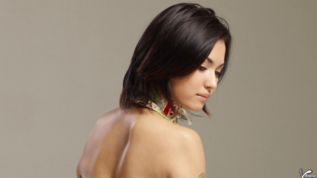 Woman large breast necklace flower free wallpaper for desktop - medium preview image