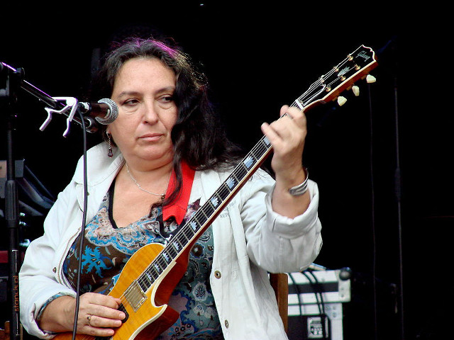 Woman guitar stage microphone stand free wallpaper for desktop - medium preview image