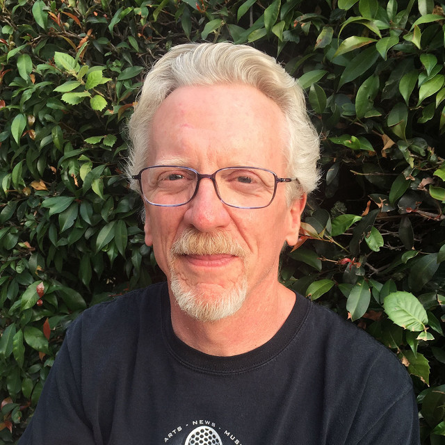 Man with glasses beard holding free wallpaper for tablet - medium preview image