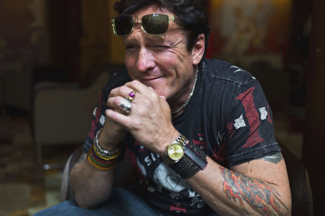 Tattooed man smiling ring portrait free wallpaper for desktop - medium preview image