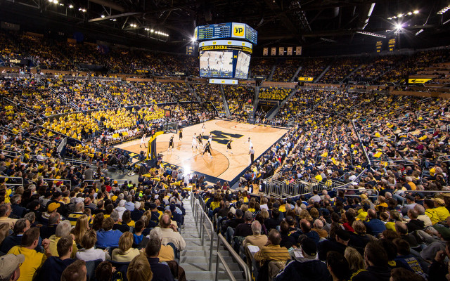 Stadium crowd basketball court night free wallpaper for desktop - medium preview image