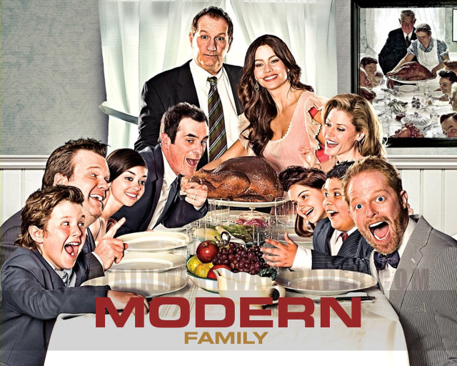 Family gathered table turkey modern free wallpaper for desktop - medium preview image
