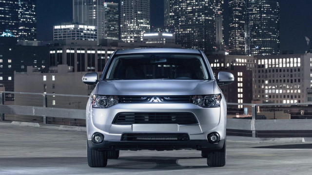 Silver suv city skyline night free wallpaper for desktop - medium preview image