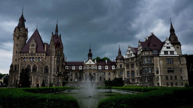 Castle fountain cloudy sky dark free wallpaper for desktop - medium preview image