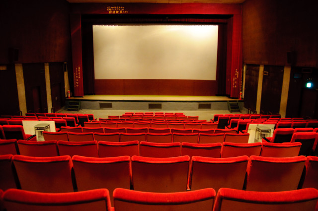 Theater red seats projector screen free wallpaper for desktop - medium preview image
