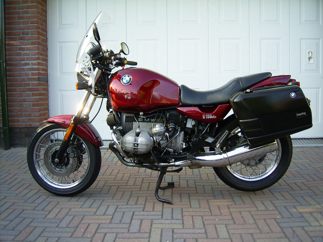 Red motorcycle garage door brick free wallpaper for desktop - medium preview image