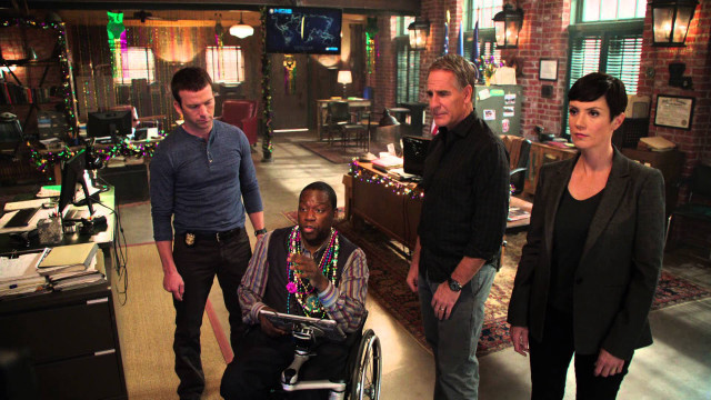 Group people room man wheelchair free wallpaper for desktop - medium preview image