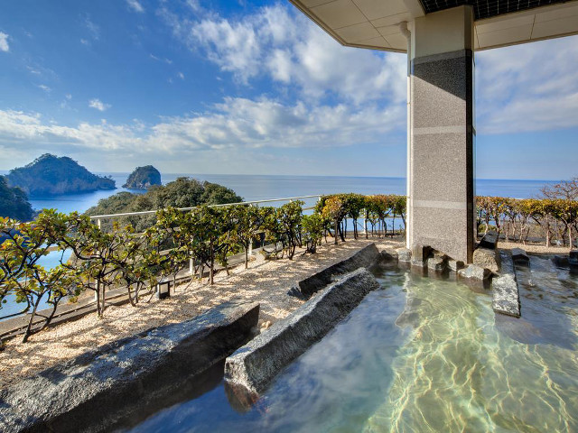 Hot tub patio water mountain free wallpaper for desktop - medium preview image