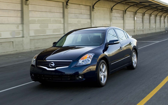Blue car driving road tunnel free wallpaper for desktop - medium preview image