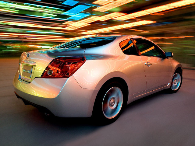 White car night motion blur free wallpaper for desktop - medium preview image
