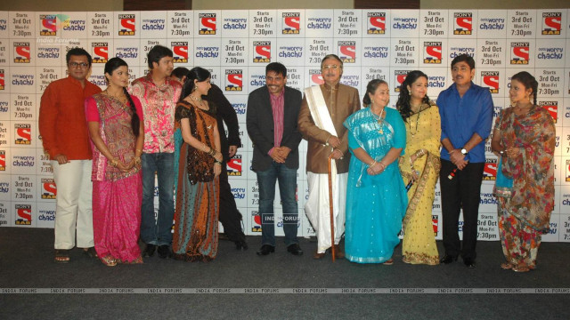 Group people stage backdrop wall free wallpaper for desktop - medium preview image