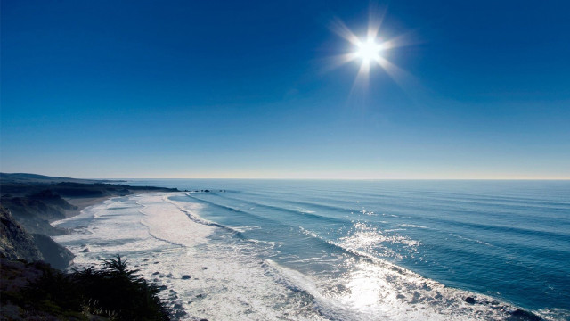 Beach sun cliff surfboard water free wallpaper for desktop - medium preview image