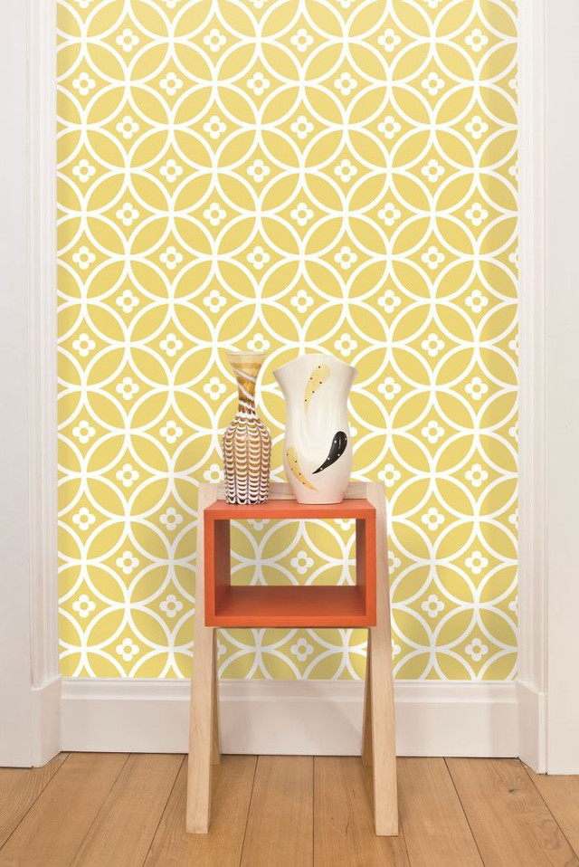 Yellow white wallpaper vase table free wallpaper for mobile - medium preview image