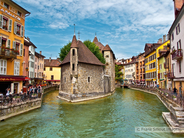 River city tall buildings clock #3 free wallpaper for desktop - medium preview image