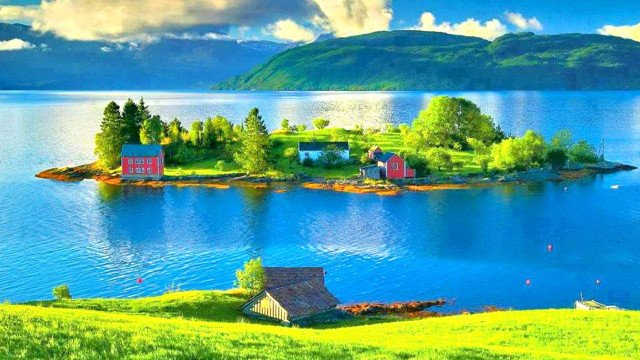 Small island lake house boat free wallpaper for desktop - medium preview image