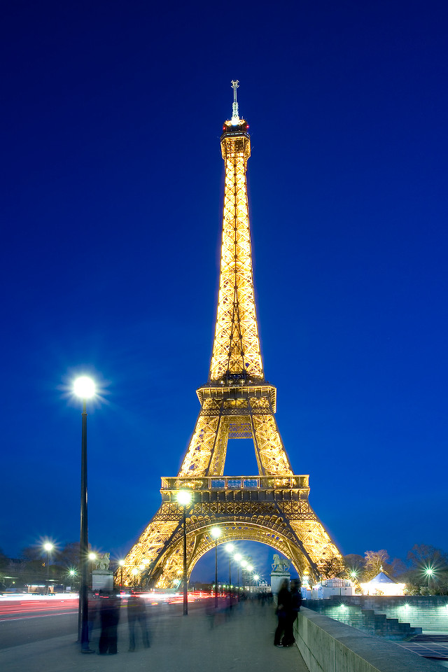 Couple eiffel tower night lights free wallpaper for mobile - medium preview image