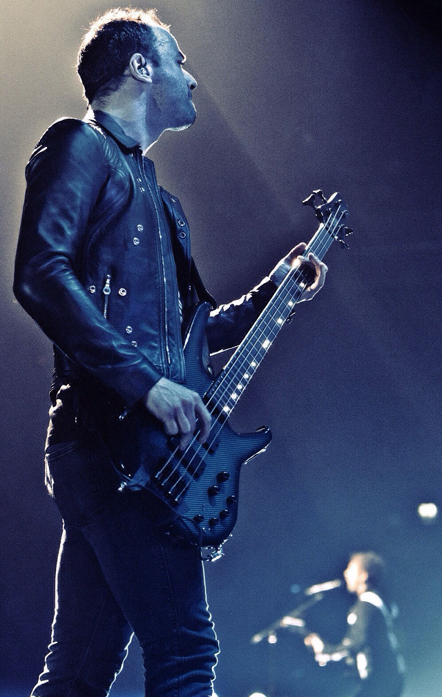 Man guitar stage concert performance free wallpaper for mobile - medium preview image