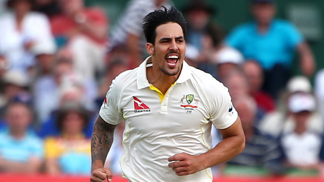 Man running ball crowd beard free wallpaper for desktop - medium preview image