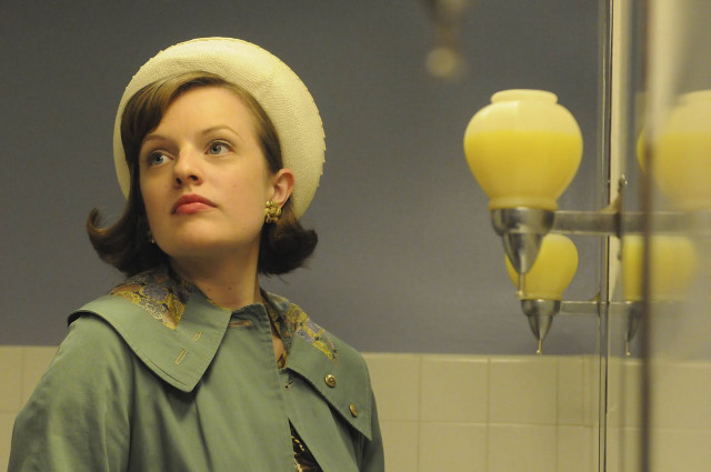 Woman green coat hat mirror free wallpaper for desktop - medium preview image