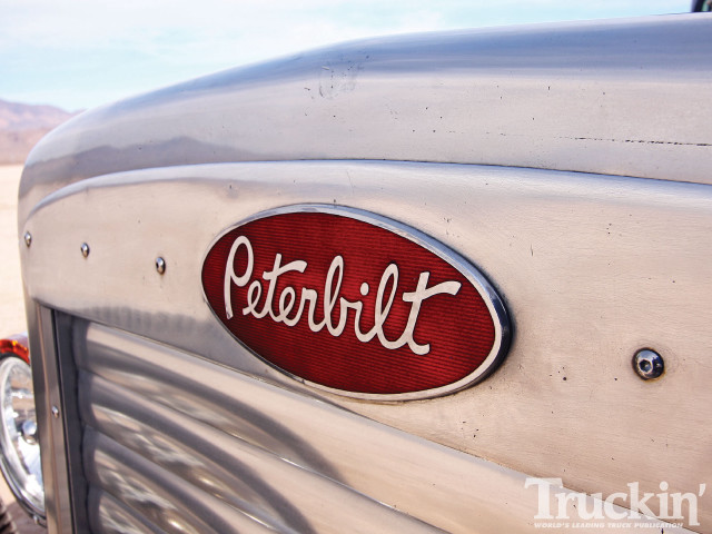 Car red emblem sidewindow desert free wallpaper for desktop - medium preview image