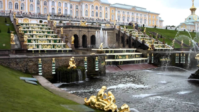 Large building fountain staircase background free wallpaper for desktop - medium preview image