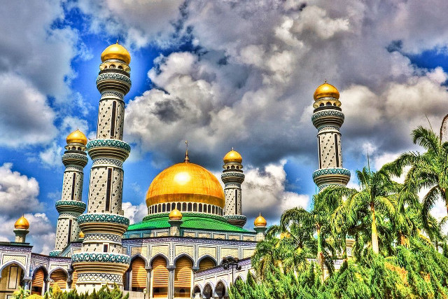 Large building gold dome towers free wallpaper for desktop - medium preview image