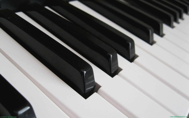 Piano keyboard close up black free wallpaper for desktop - medium preview image
