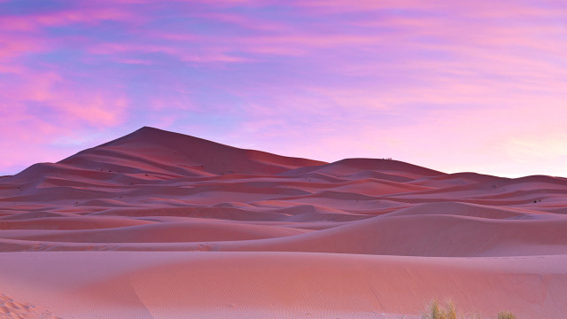 Desert mountain pink sky clouds free wallpaper for desktop - medium preview image