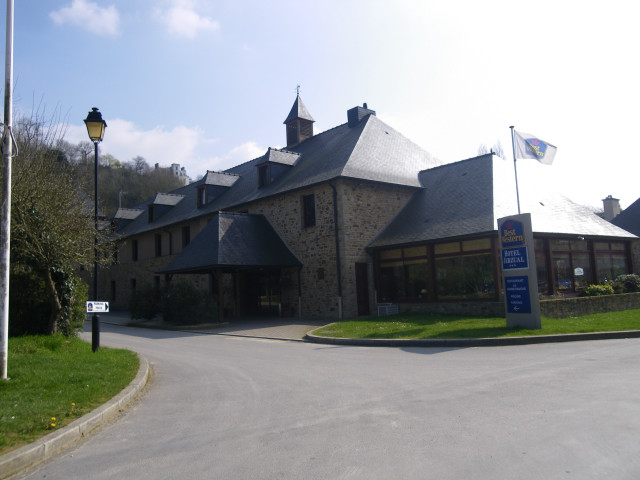 Large building clock tower flag #4 free wallpaper for desktop - medium preview image