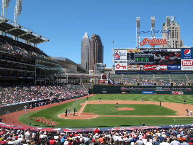 Baseball game stadium crowd field free wallpaper for desktop - medium preview image