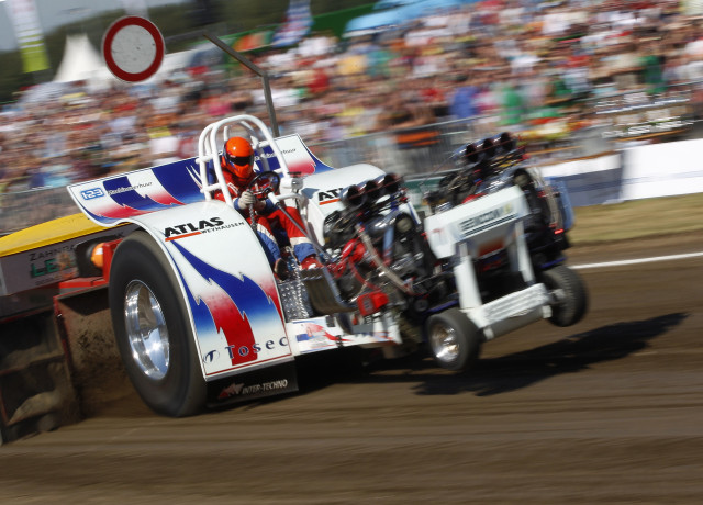 Dirt bike rider track crowd free wallpaper for desktop - medium preview image