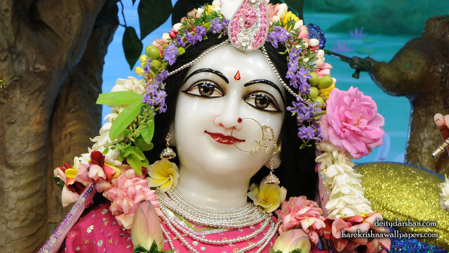 Statue woman flowers hair garland free wallpaper for desktop - medium preview image