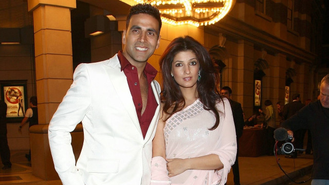 Man woman night building photo free wallpaper for desktop - medium preview image