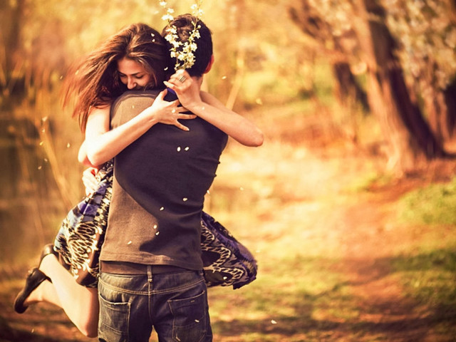 Man woman hug woods kissing free wallpaper for desktop - medium preview image