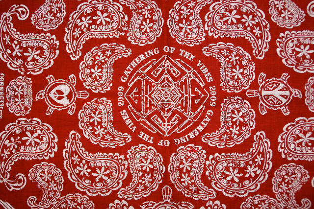 Red white bandana design top free wallpaper for desktop - medium preview image