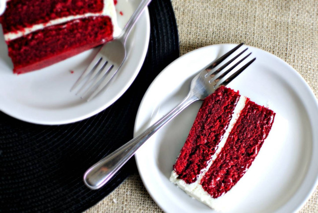 Red velvet cake slice plate free wallpaper for desktop - medium preview image