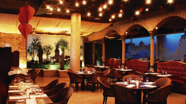 Restaurant large window city view free wallpaper for desktop - medium preview image