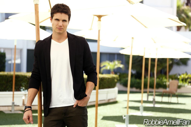 Man umbrellas lawn grass bushes free wallpaper for desktop - medium preview image