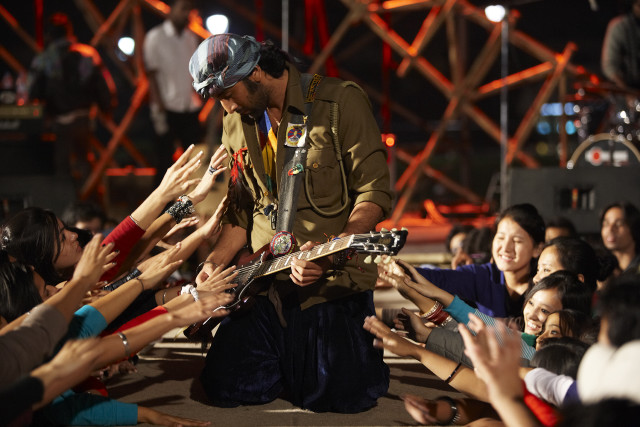 Man crowd guitar microphone helmet free wallpaper for desktop - medium preview image